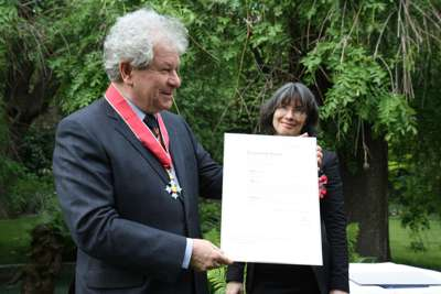 Receiving the Order of the British Empire. Ambassador Sian MacLeod in the background | Photo Zdeněk Chrapek