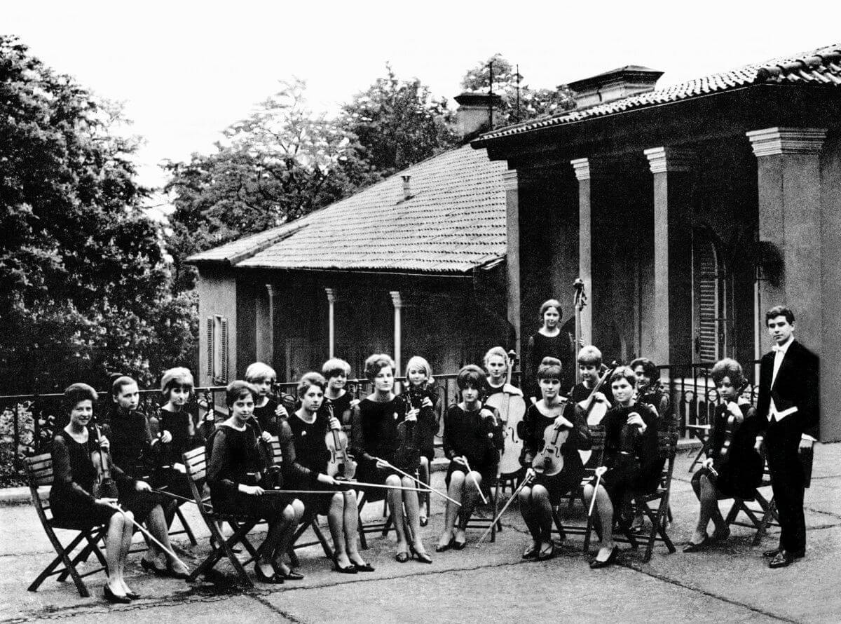 Orchestra Puellarum Pragensis in 1966