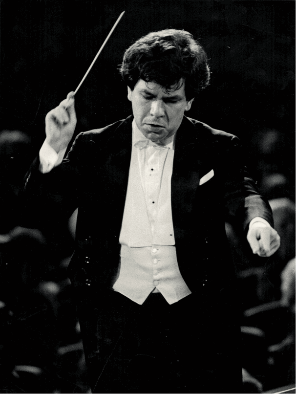 Jiří Bělohlávek conducting the Prague Symphony Orchestra