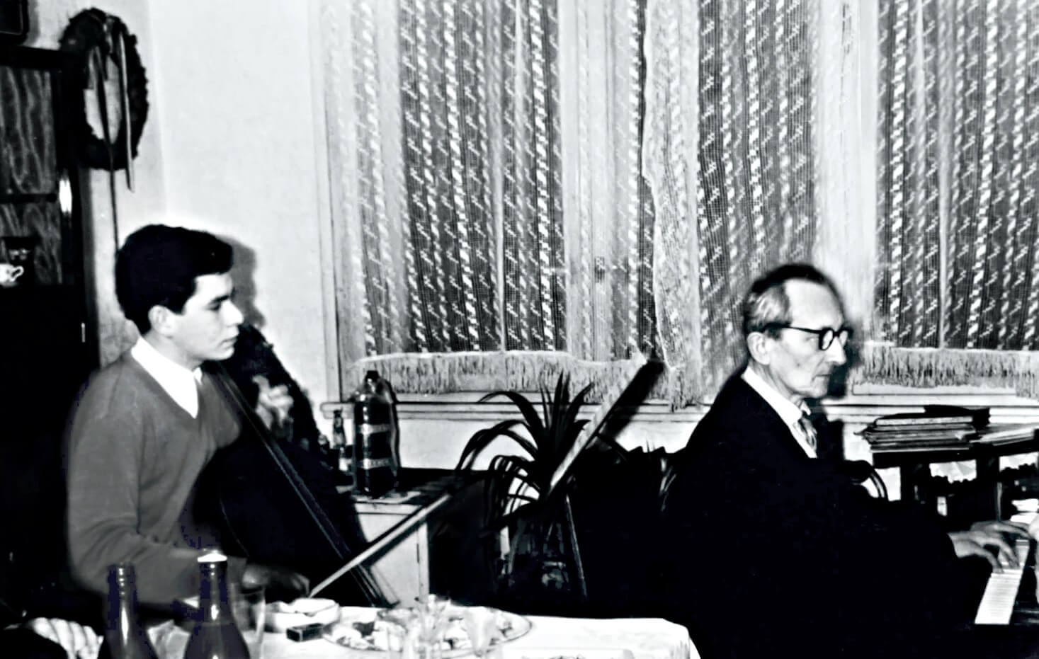 Domácí muzicírování: Jiří Bělohlávek, violoncello, JUDr. Jiří Bělohlávek, klavír