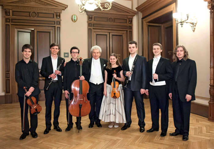 The winners of the “Zahraj si s Českou filharmonií” (Play Along with the Czech Philharmonic) competition in 2014 | Photo Czech Philharmonic