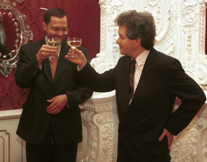 Jiří Bělohlávek with Jiří Srstka, the director of the National Theatre in Prague, on his appointment as head of opera