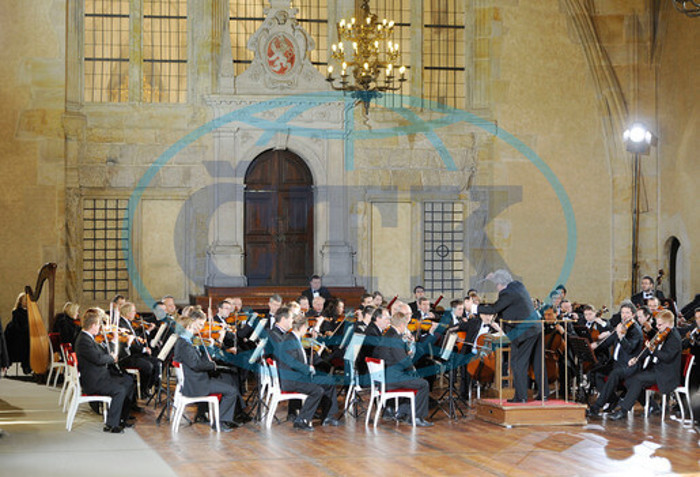 The Czech Philharmonic and Jiří Bělohlávek playing at the funeral ceremony in the Vladislav Hall