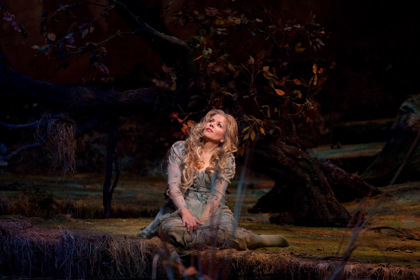 Renée Fleming jako Rusalka v inscenaci MET