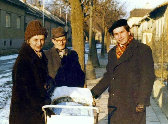 Jiří Bělohlávek s rodiči a dcerou Zuzanou na vycházce v Brně