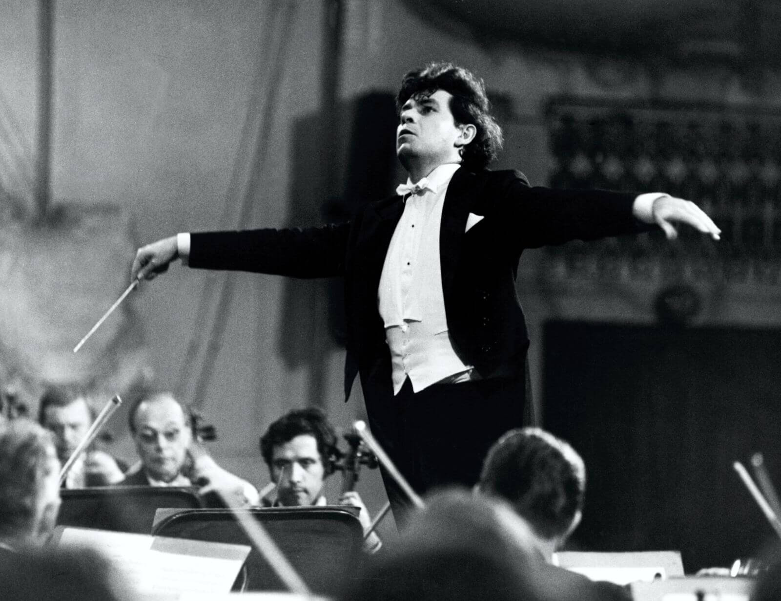 Jiří Bělohlávek conducting the FOK orchestra