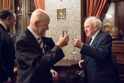 After signing the contract with the Czech Philharmonic. With his friend and benefactor of the orchestra Tom Schrecker | Photo Petra Hajská