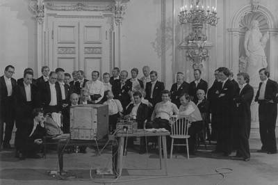 Jiří Bělohlávek and the Czech Philharmonic looking over the recording of the New Year’s concert in December 1982