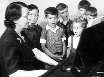 Jiří Bělohlávek at a rehearsal of the Prague Philharmonic Children’s Choir