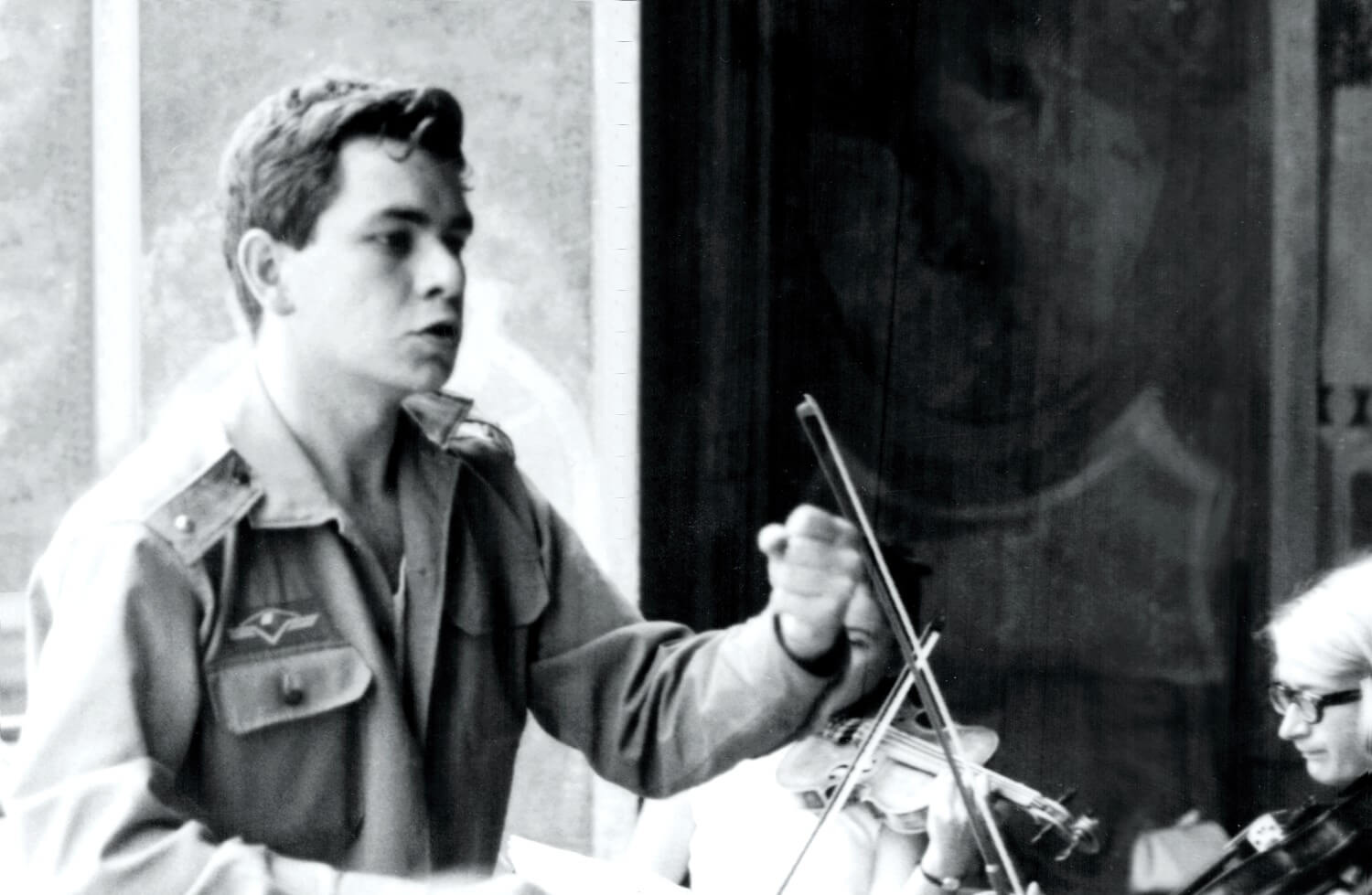 Jiří Bělohlávek conducting Orchestra Puellarum Pragensis in military uniform