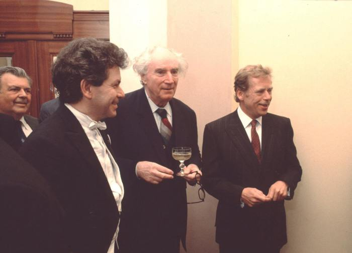 Zleva Jiří Bělohlávek, Rafael Kubelík a Václav Havel