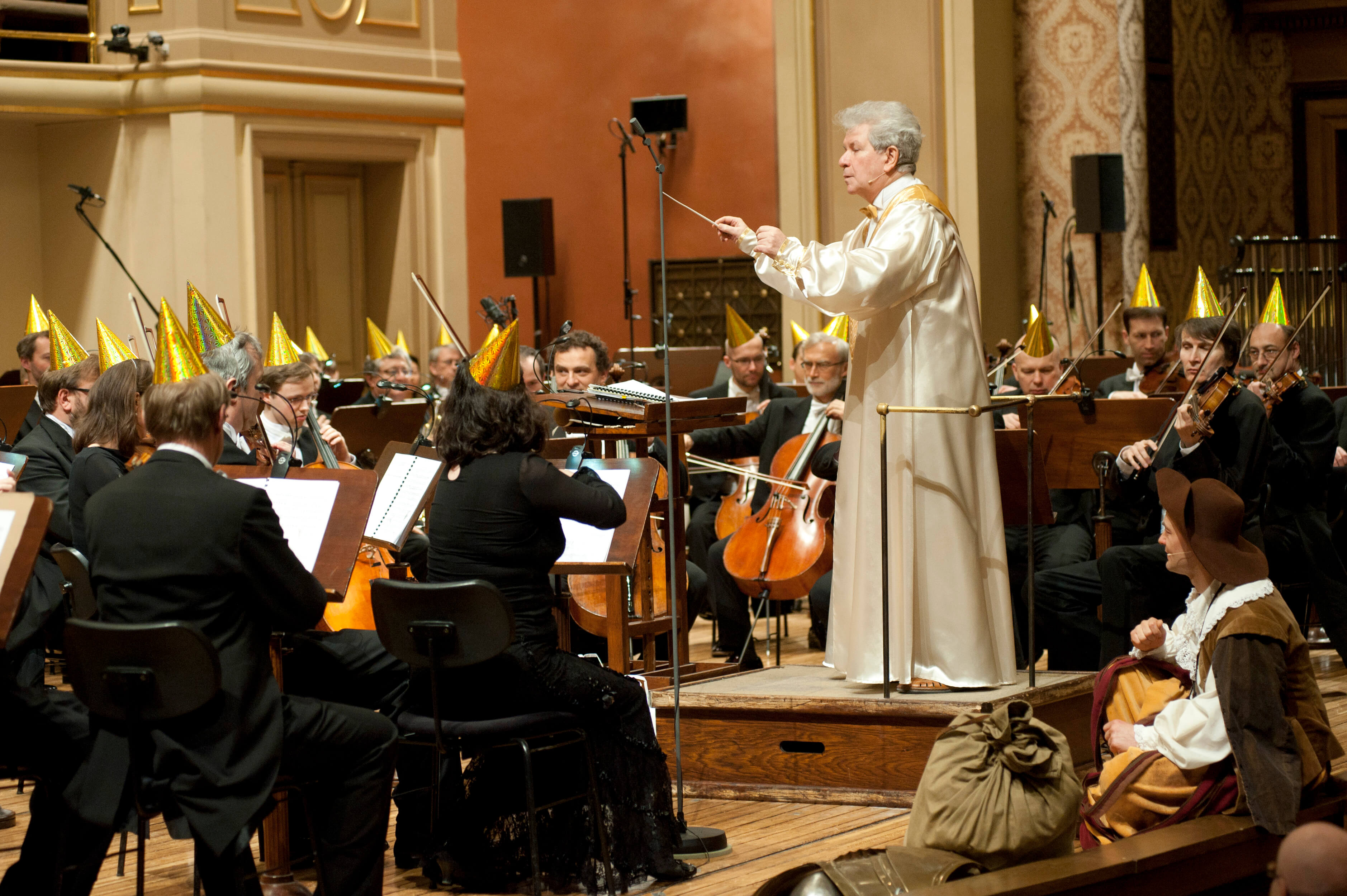 Jiří Bělohlávek jako Bělokněžník v edukačním koncertu České filharmonie